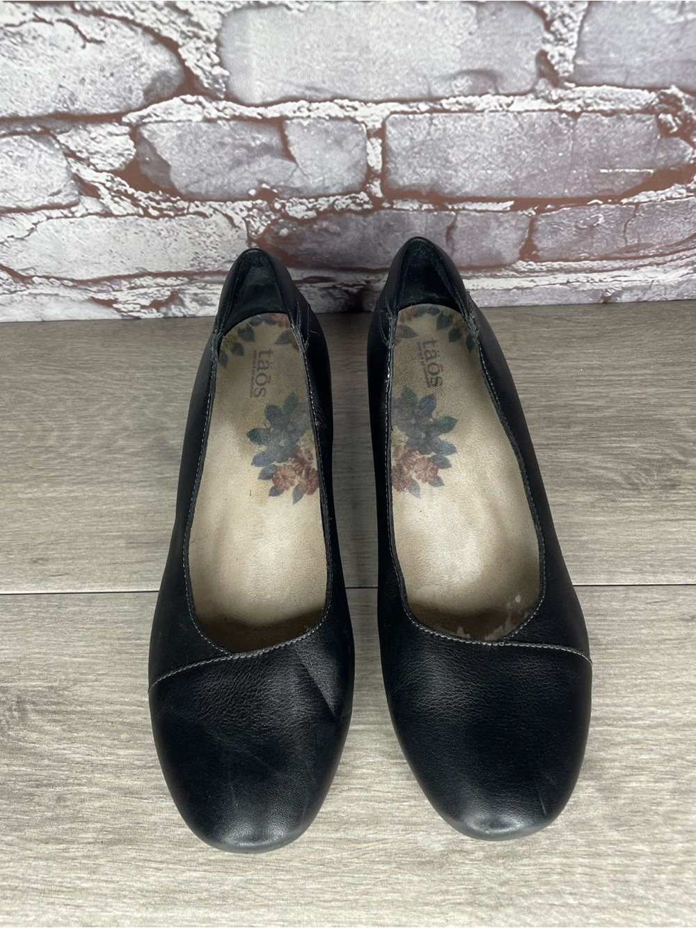 Taos Footwear Debut Black Leather Slip On Pumps Shoes Women Sz 9.5M